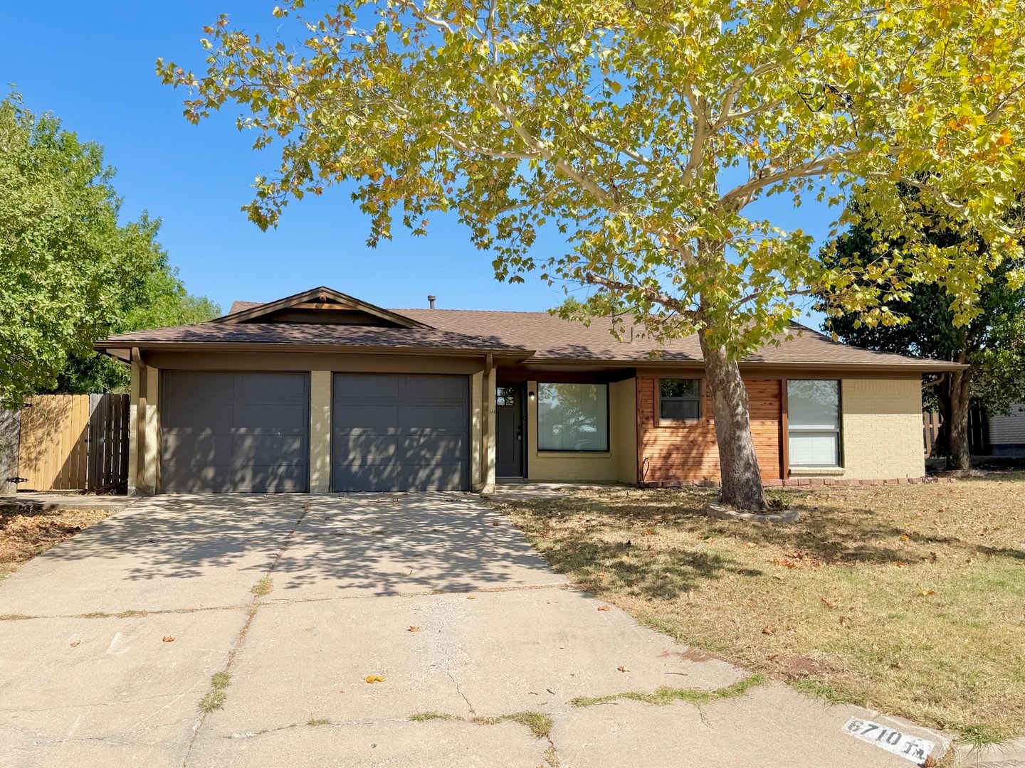 6710 Sw Embassy Cir Available Now – photo 1