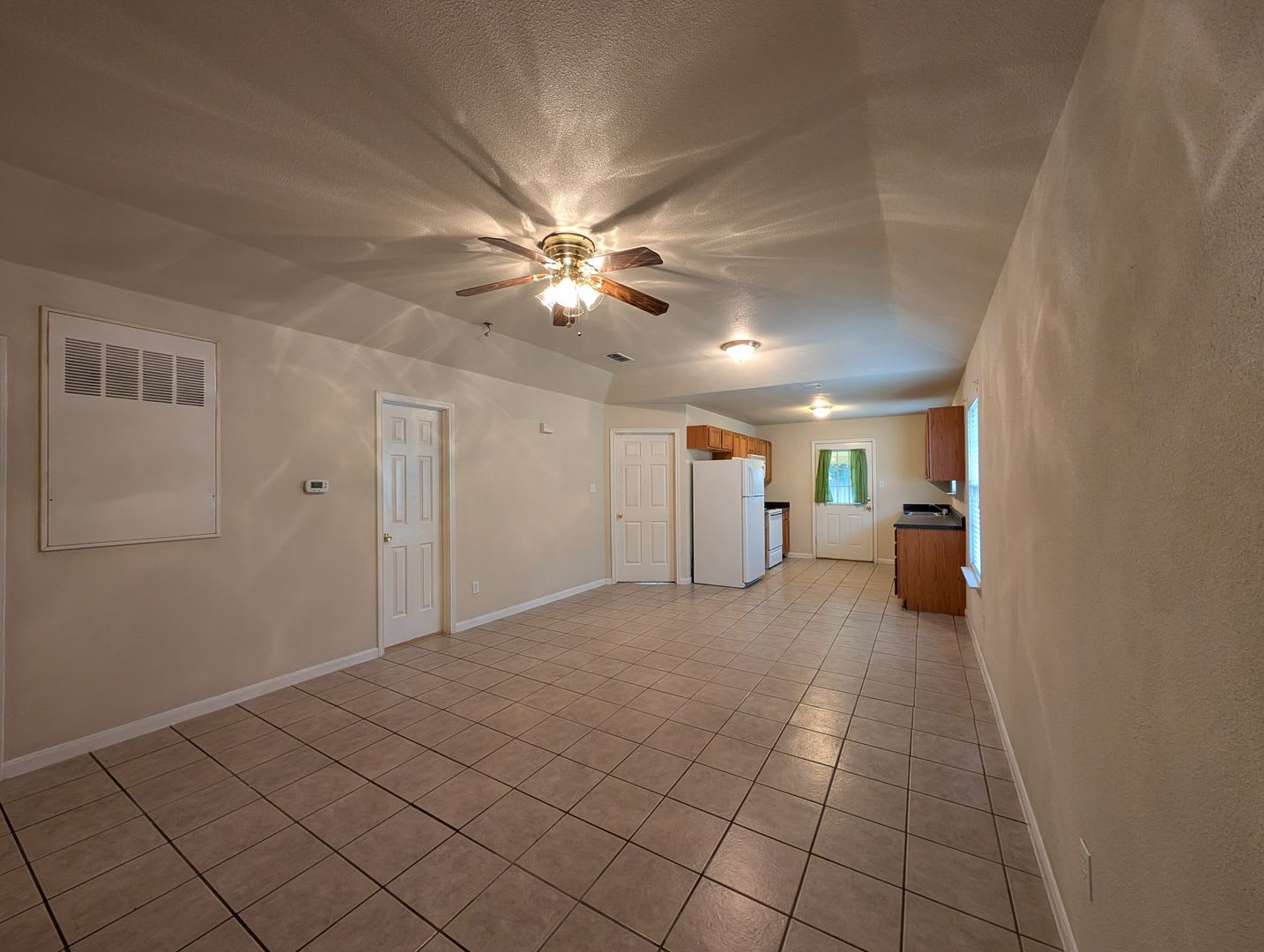 Great Location with Easy Access to HWY 46 & IH 35 / Fridge Included / Covered Back Patio / CISD – photo 4
