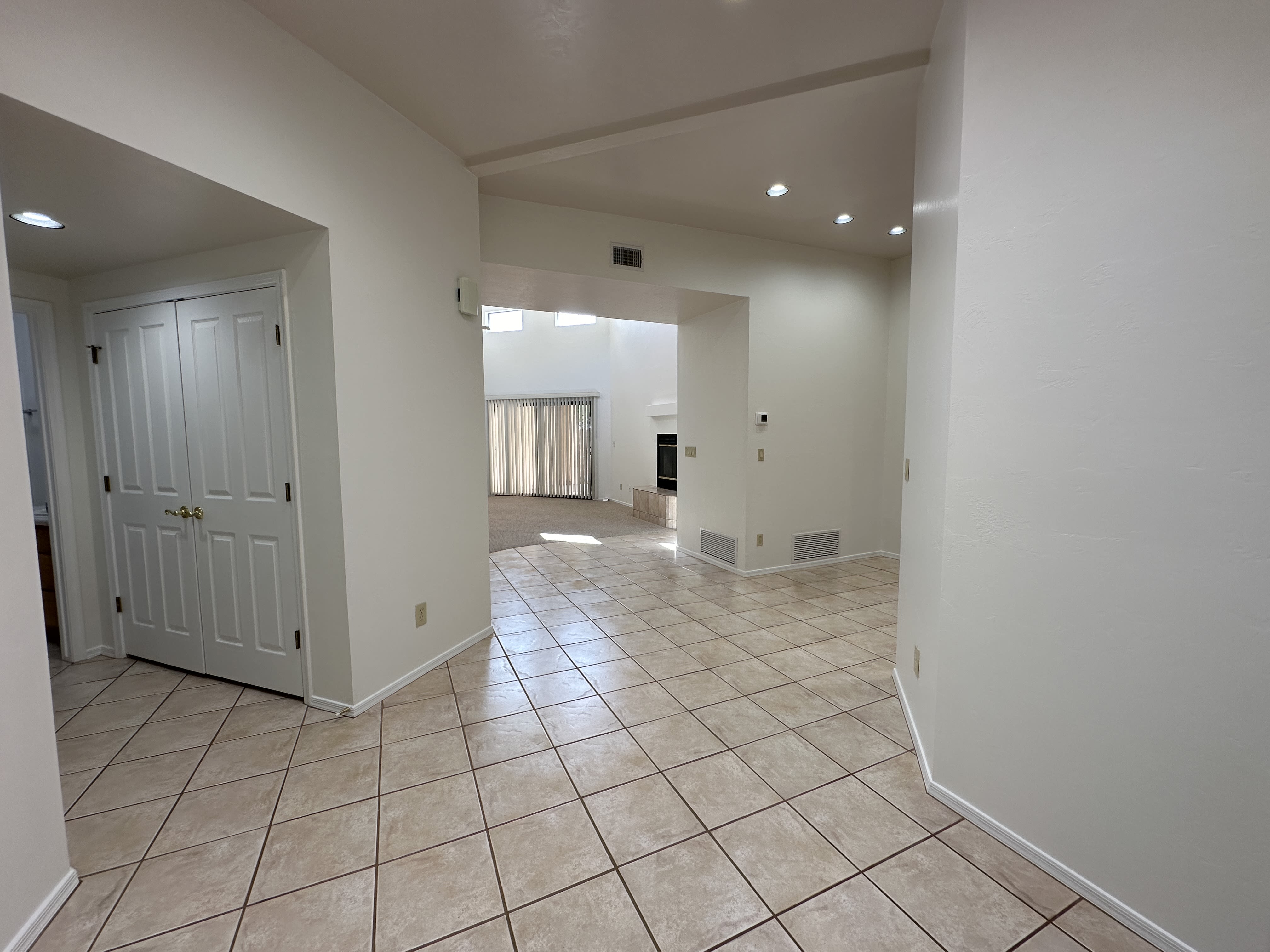 8435 N Hanks Pl – photo 4