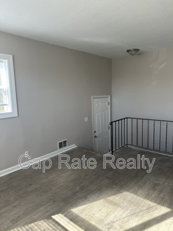 1882 E Hudson St – photo 2