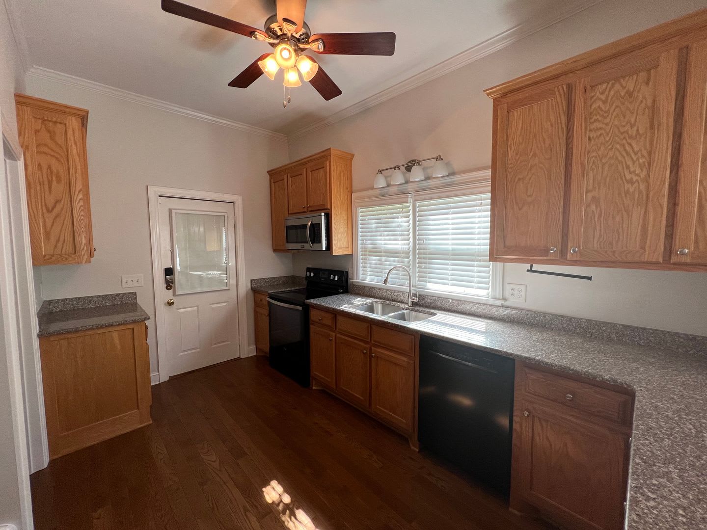 One bedroom, 1.5 bath house in Mebane with flex space/office – photo 4