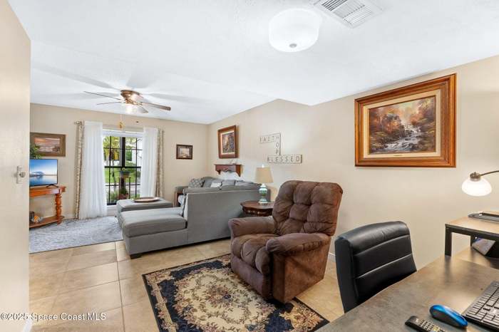 1517 Manor Drive Northeast – photo 2