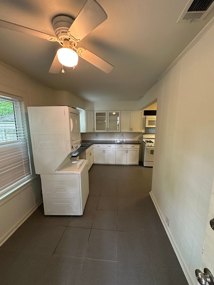 Near Chickasaw Gardens! Split bedroom floor plan! Huge fenced in back yard! – photo 5