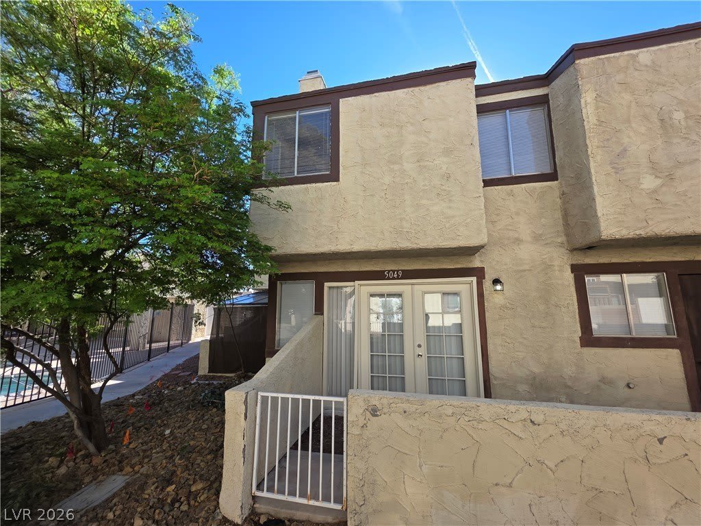 5049 Spencer Street – photo 1