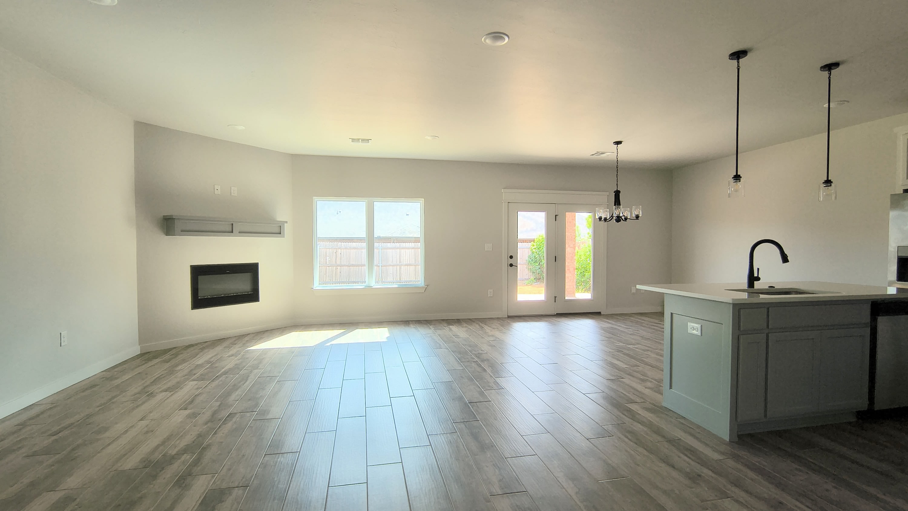 1215 Sierra Lane – photo 4