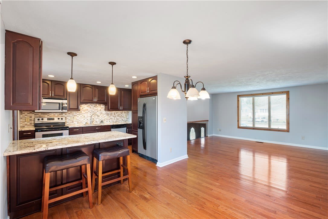16 Wheatfield Dr – photo 3