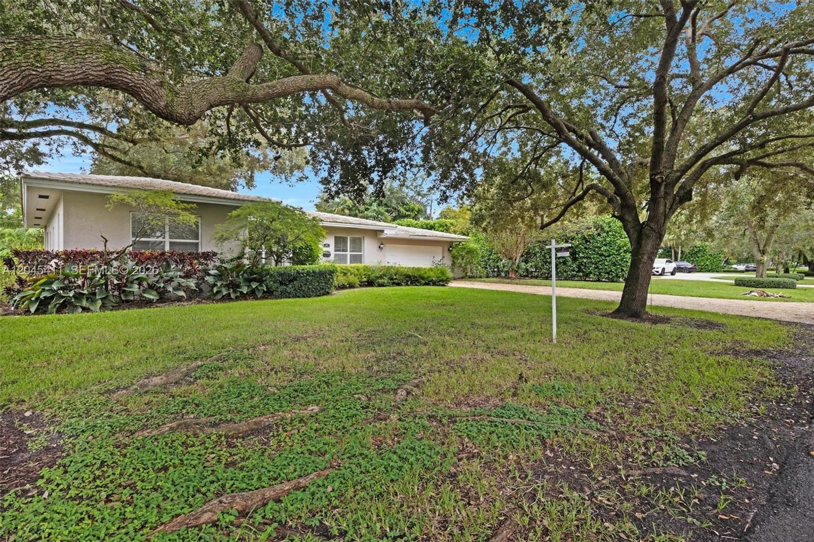 1246 Algardi Avenue Coral Gables Fl 33146 1108 – photo 2