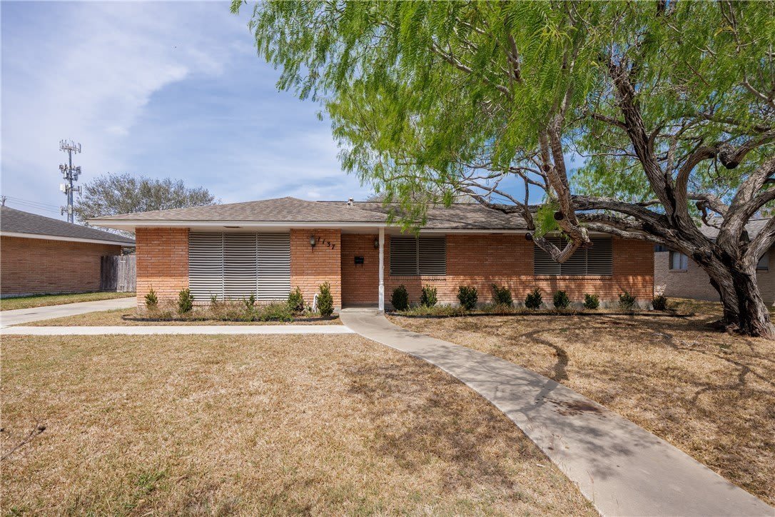 1137 Bradshaw Drive – photo 1