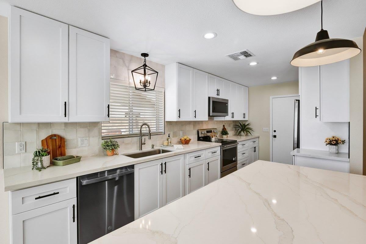 7331 W Windrose Drive – photo 5