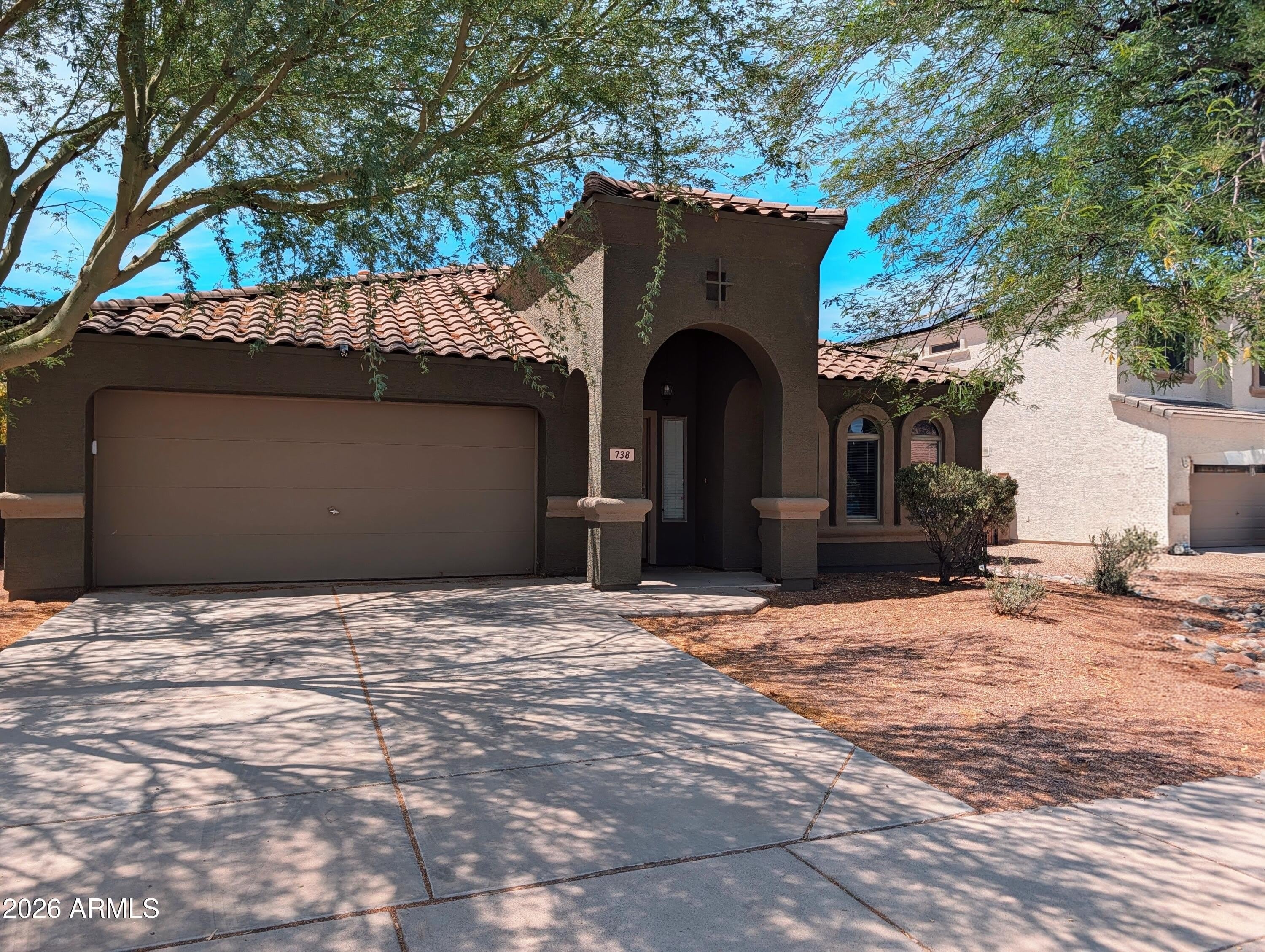 738 E SADDLE Way – photo 1