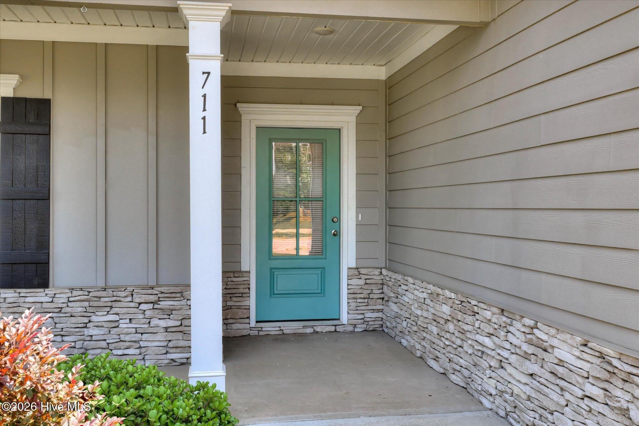 711 Courtland Lane – photo 4