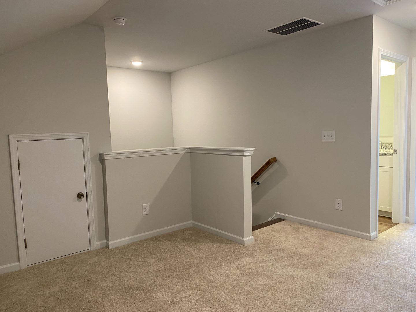 Room in 4 Bedroom Home at Statesville Ave – photo 3