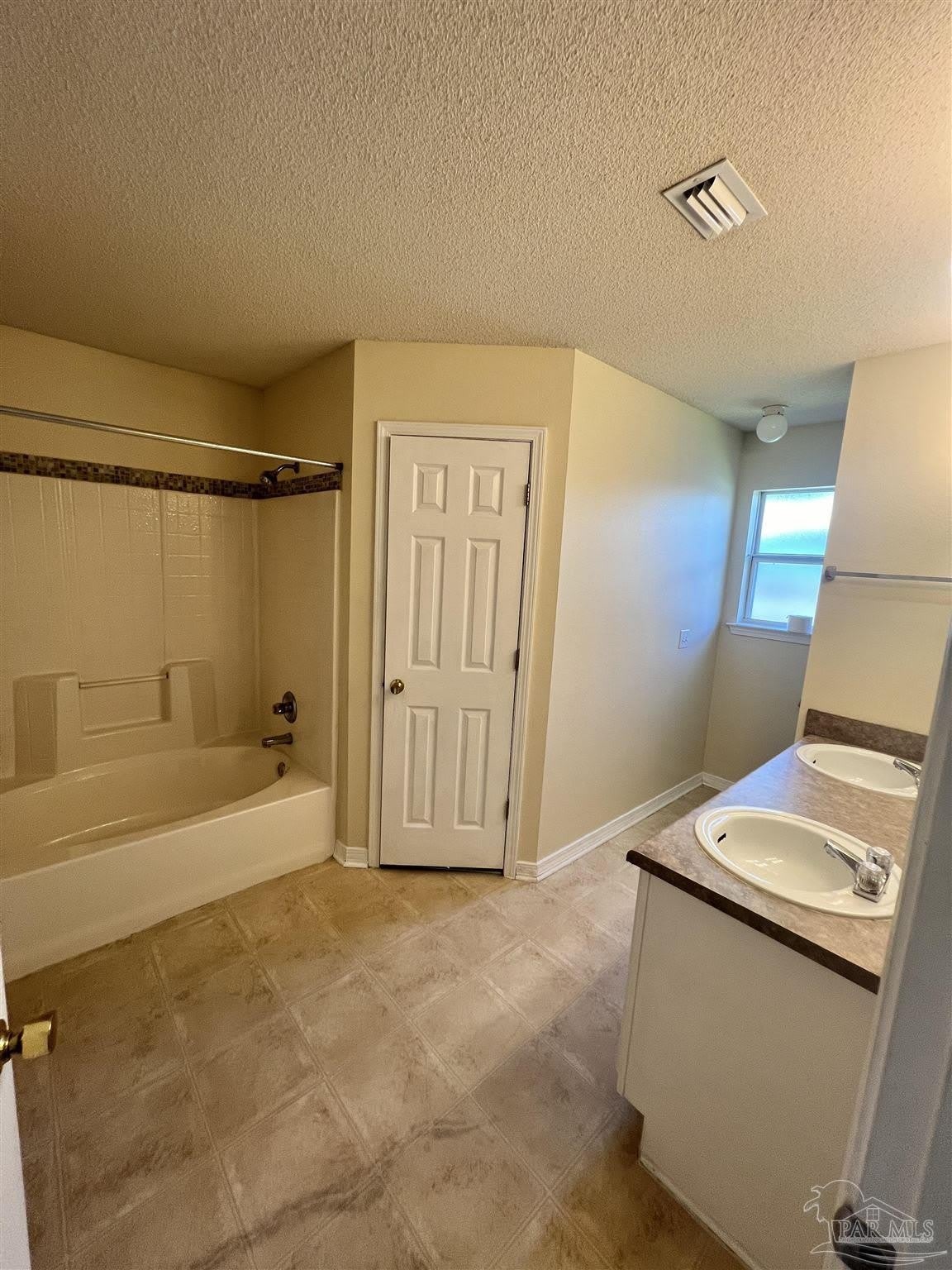 5761 Charlene Dr – photo 5