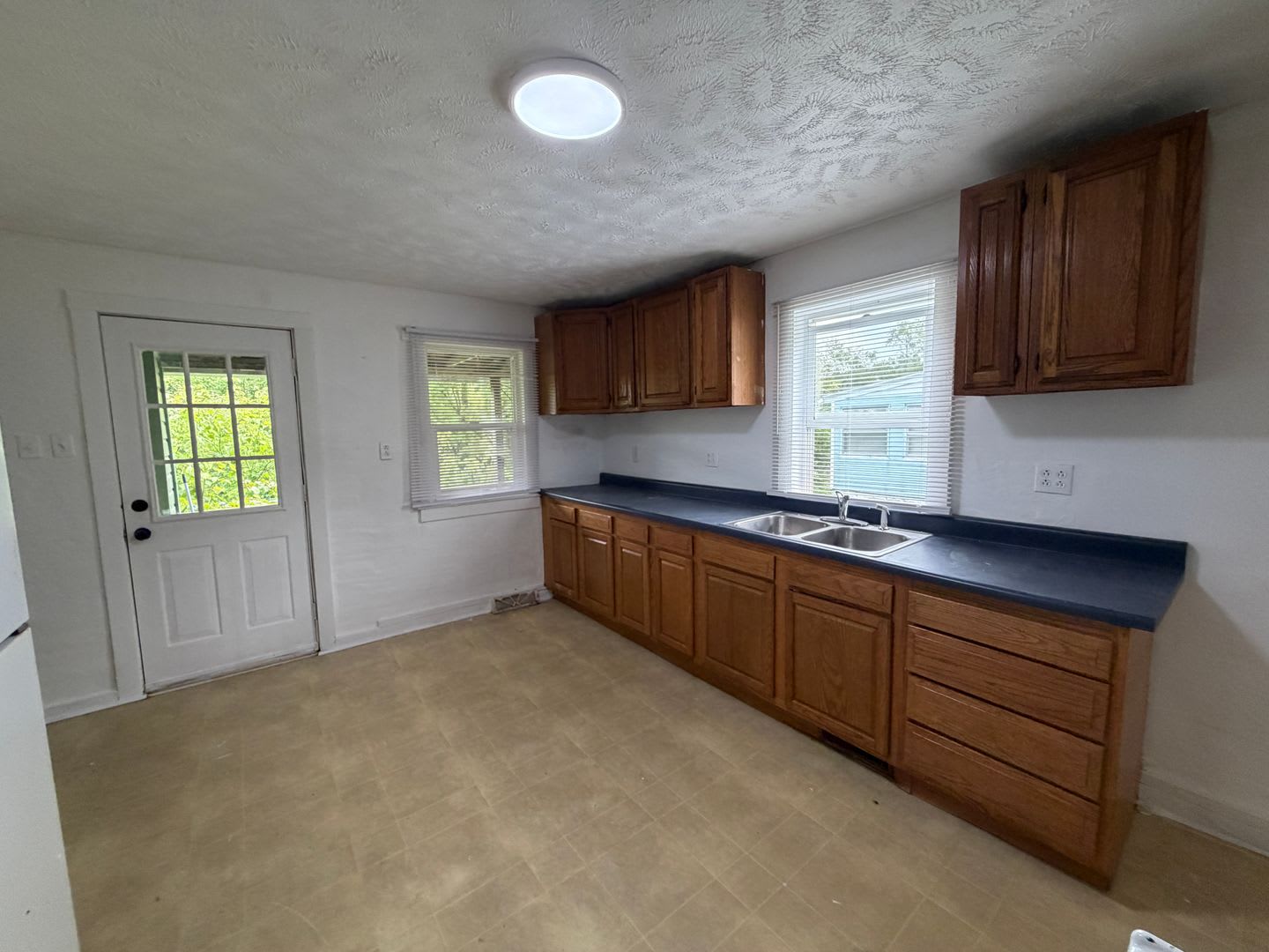 2 bedroom townhome in Bentworth School District! – photo 3