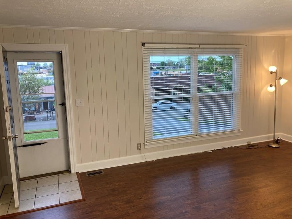 141 Shipley St – photo 2