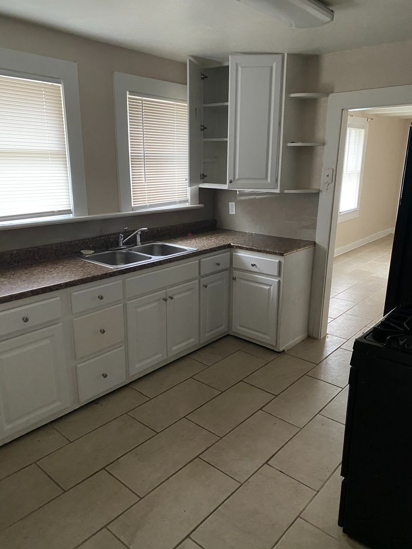1144 Howard St – photo 2