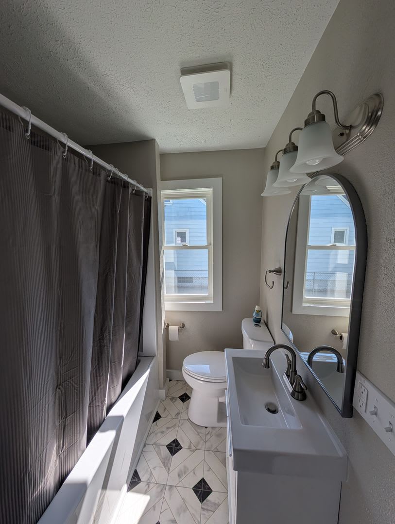 Completely Renovated 3-Bedroom, 1-Bathroom Home – $1,200/Month – photo 3