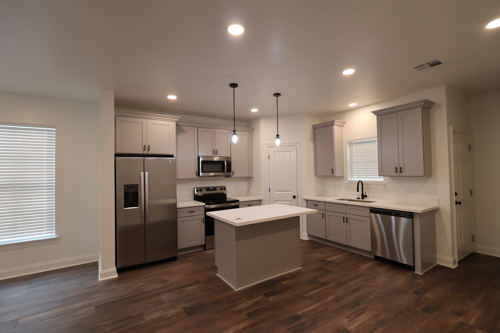 South Lake Charles Townhome 3/2.5 – photo 2