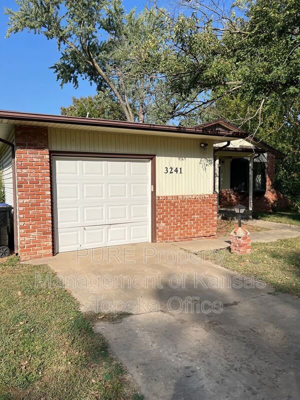 3241 SW 31st Terr – photo 4