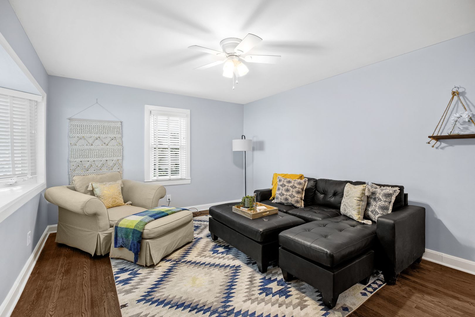 Fully Furnished 2-Bedroom Mid-Term Rental with Utilities Included – photo 2