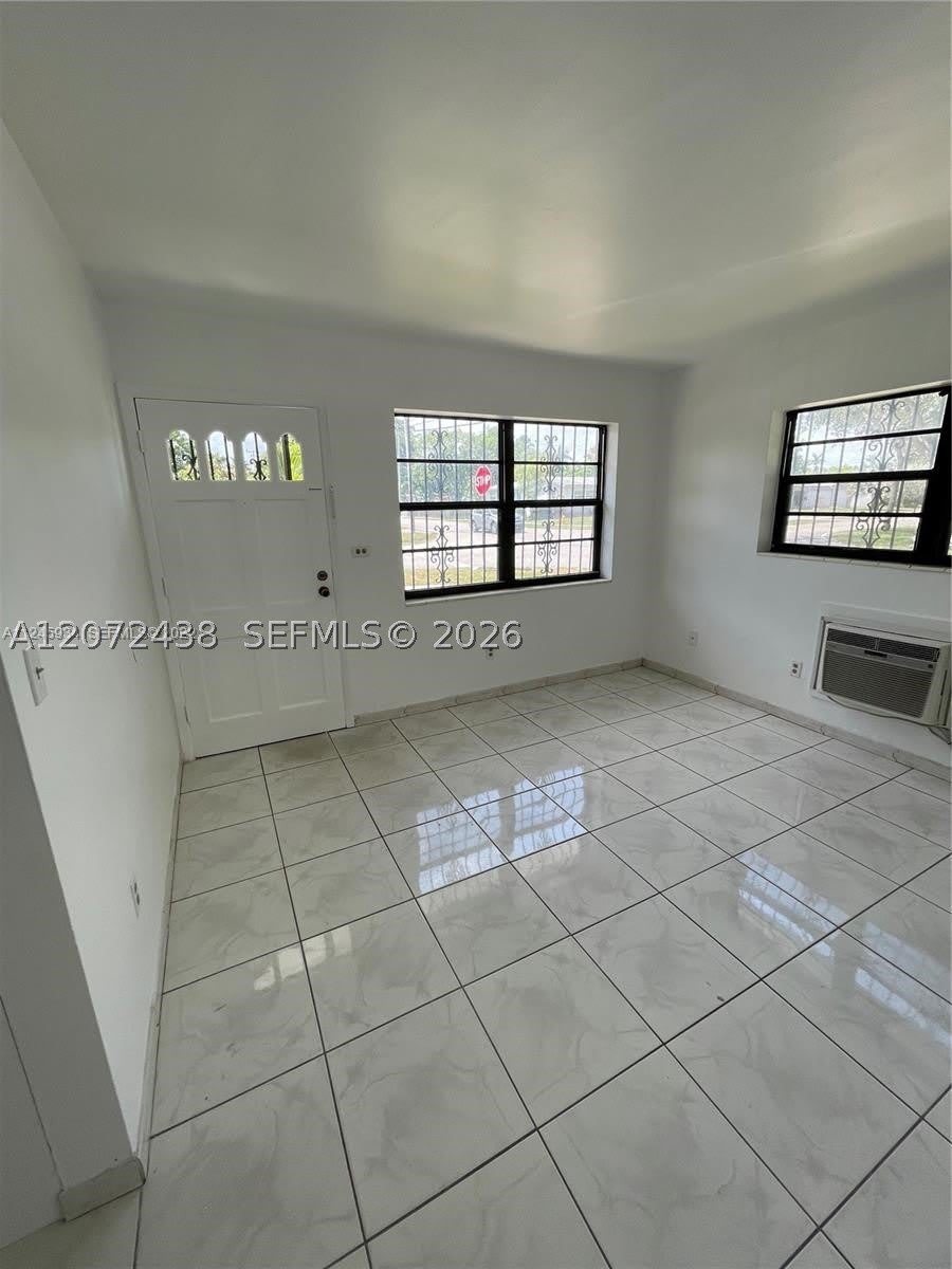 505 NE 142nd St – photo 2
