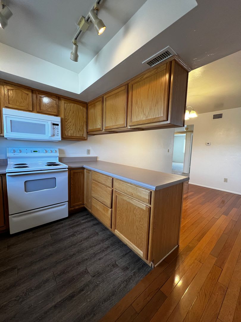Upstairs Three Bedroom Condo N Prescott – photo 5