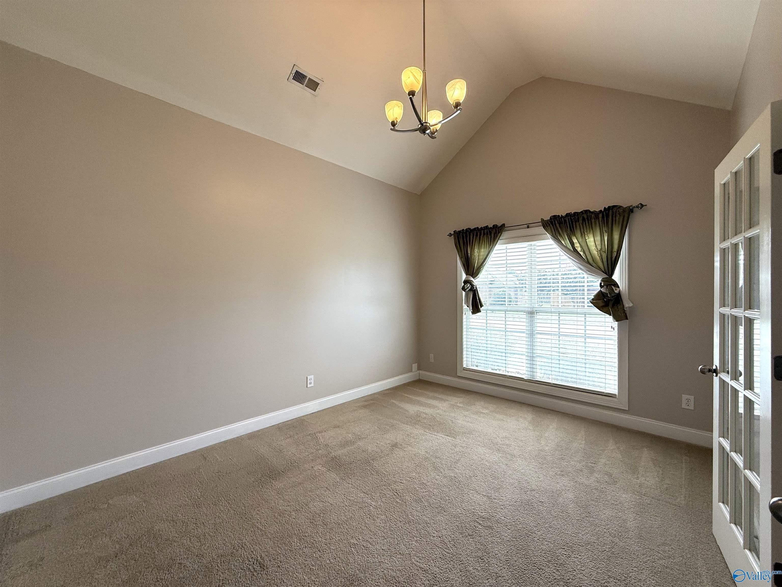 225 Pennsylvania Avenue – photo 4
