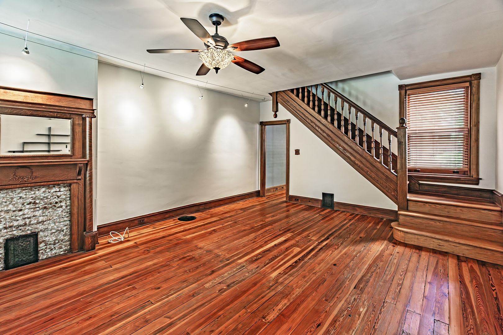 Charming And Unique 3 Bedroom 3 Bath Townhome Near Brandywine River And Zoo – photo 3