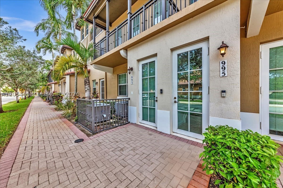 995 SW 147th Ave – photo 5