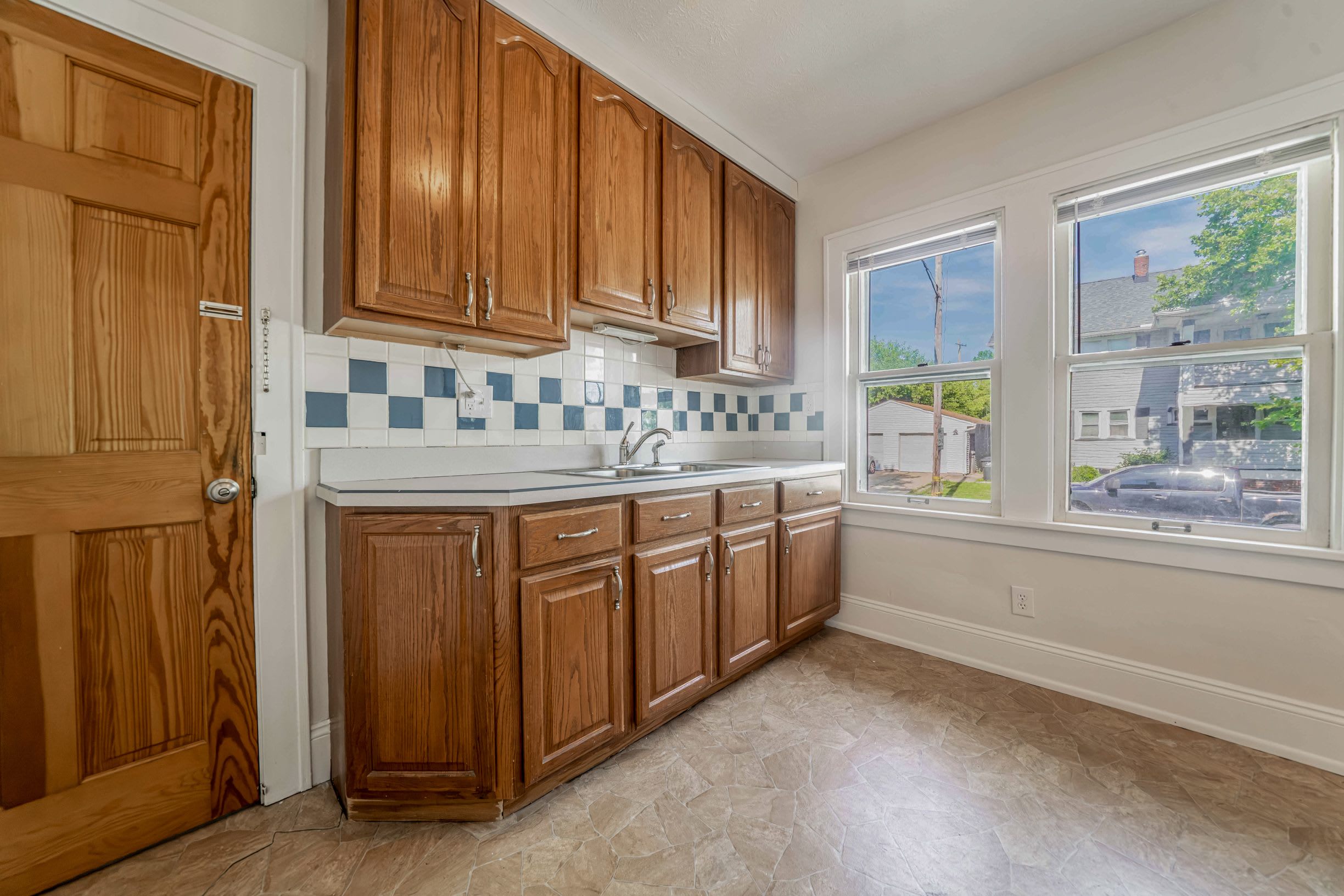 16800 Delaware Ave – photo 5