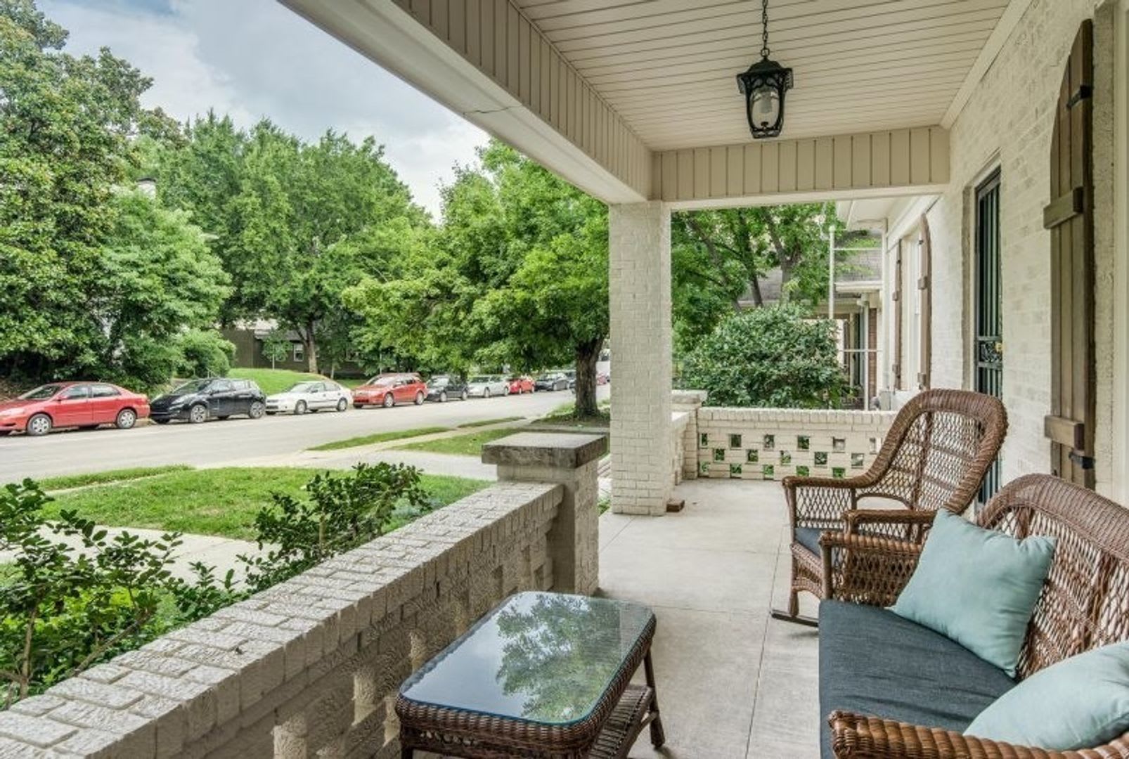 Welcome home to this stunning FULLY FURNISHED and AMPLE FREE PARKING for at least six cars! – photo 3
