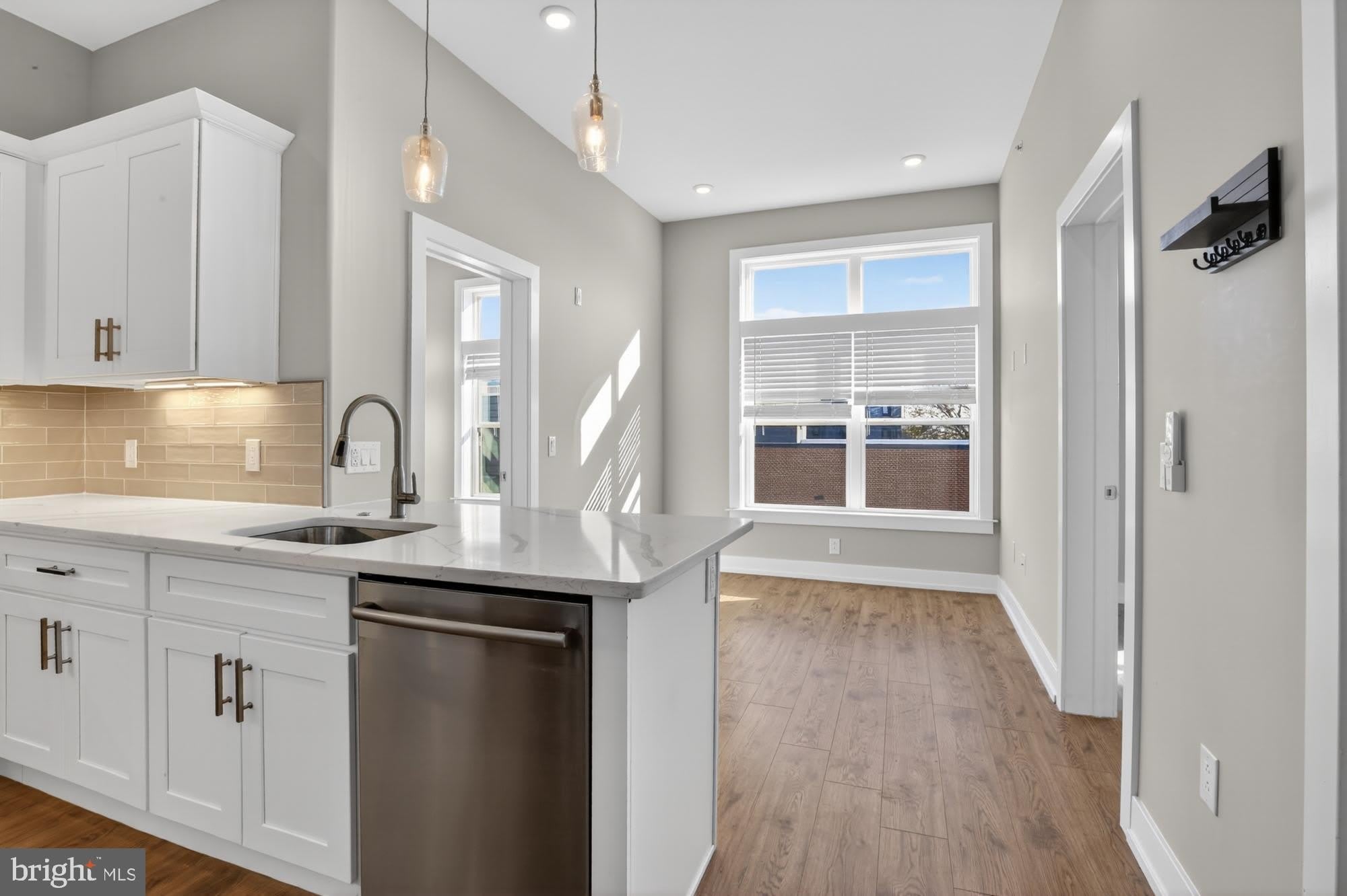 2034 N FRONT Street – photo 3
