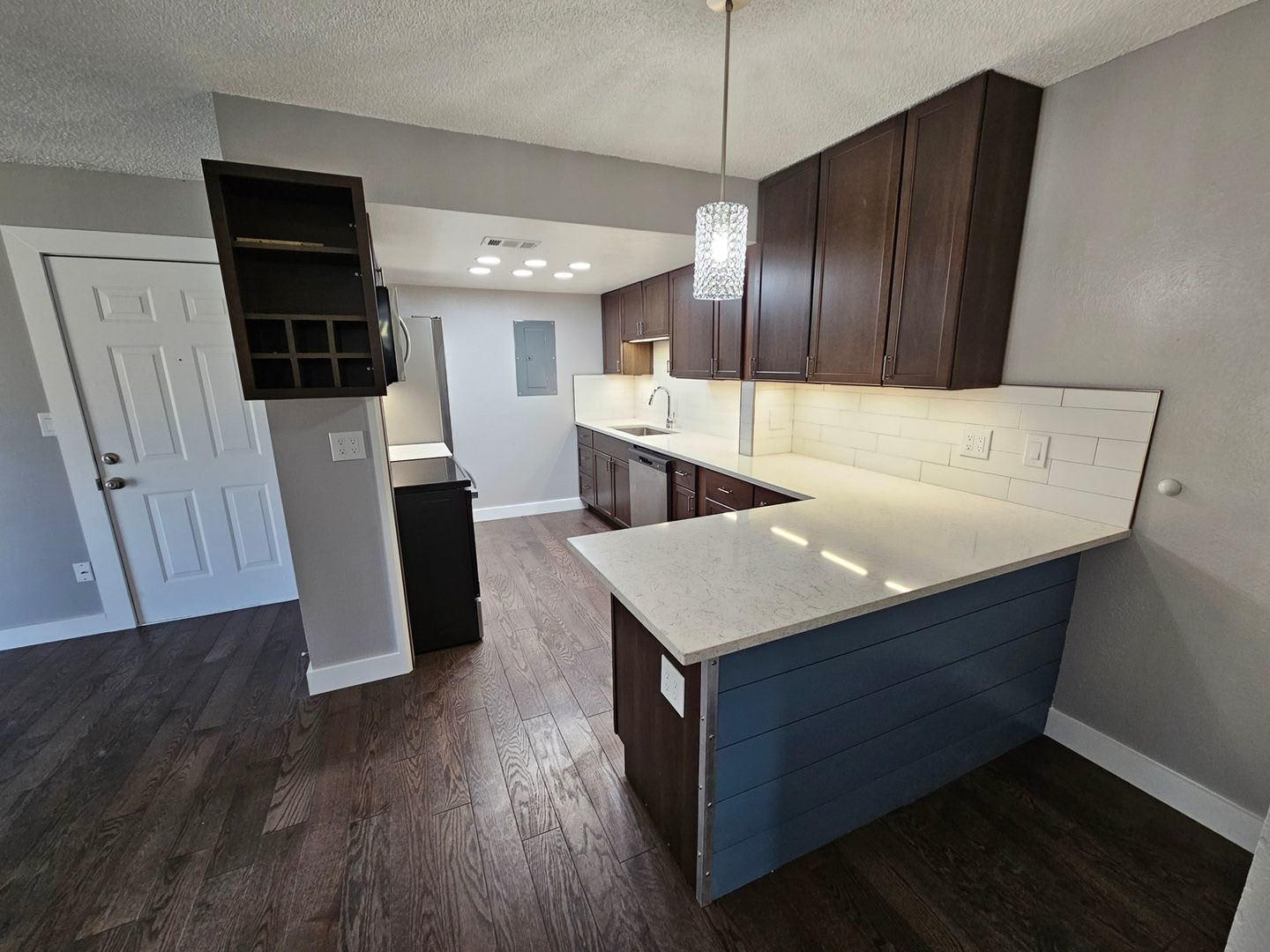 1 Bedroom Condo in Aurora – photo 5