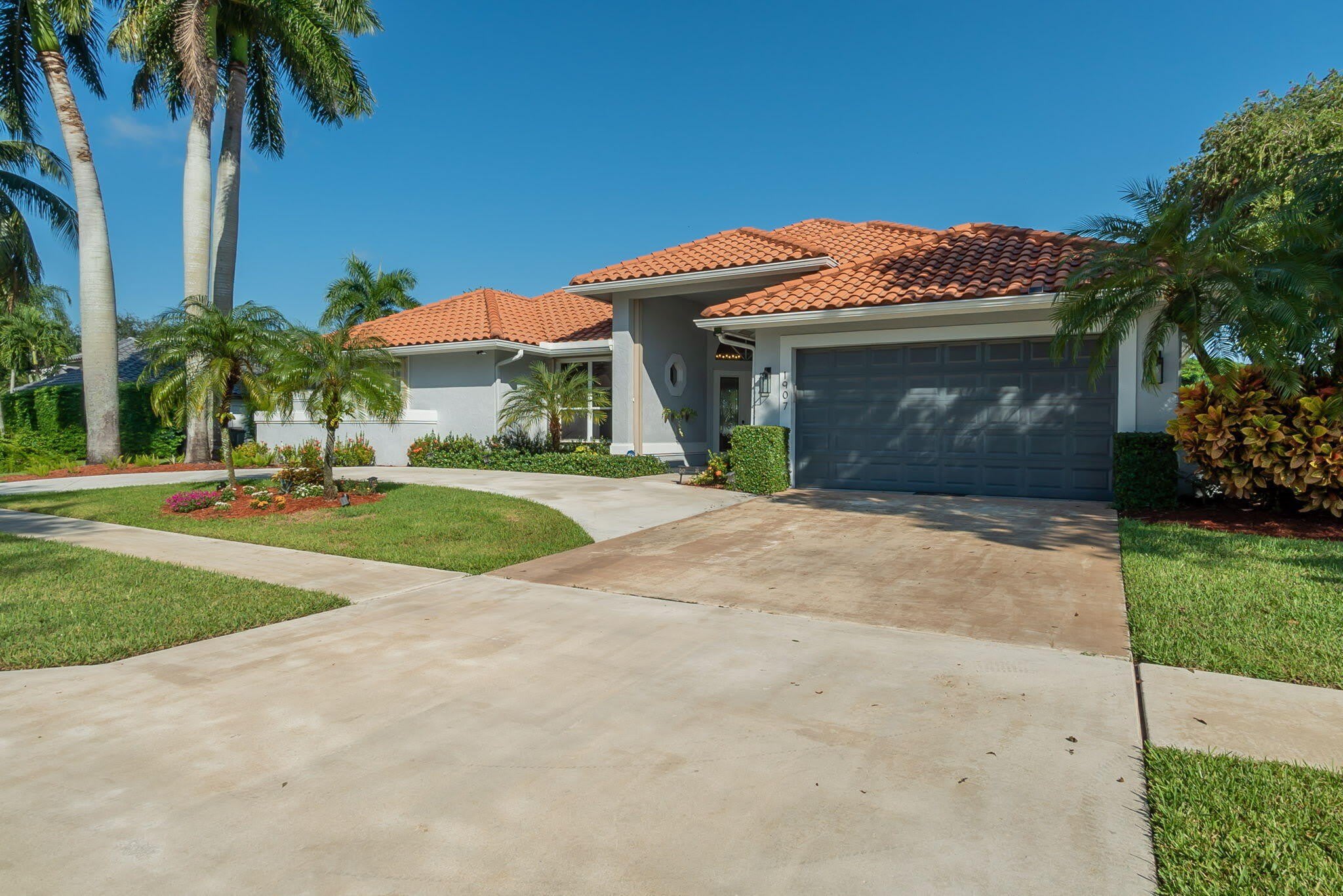 1907 S Club Drive – photo 2