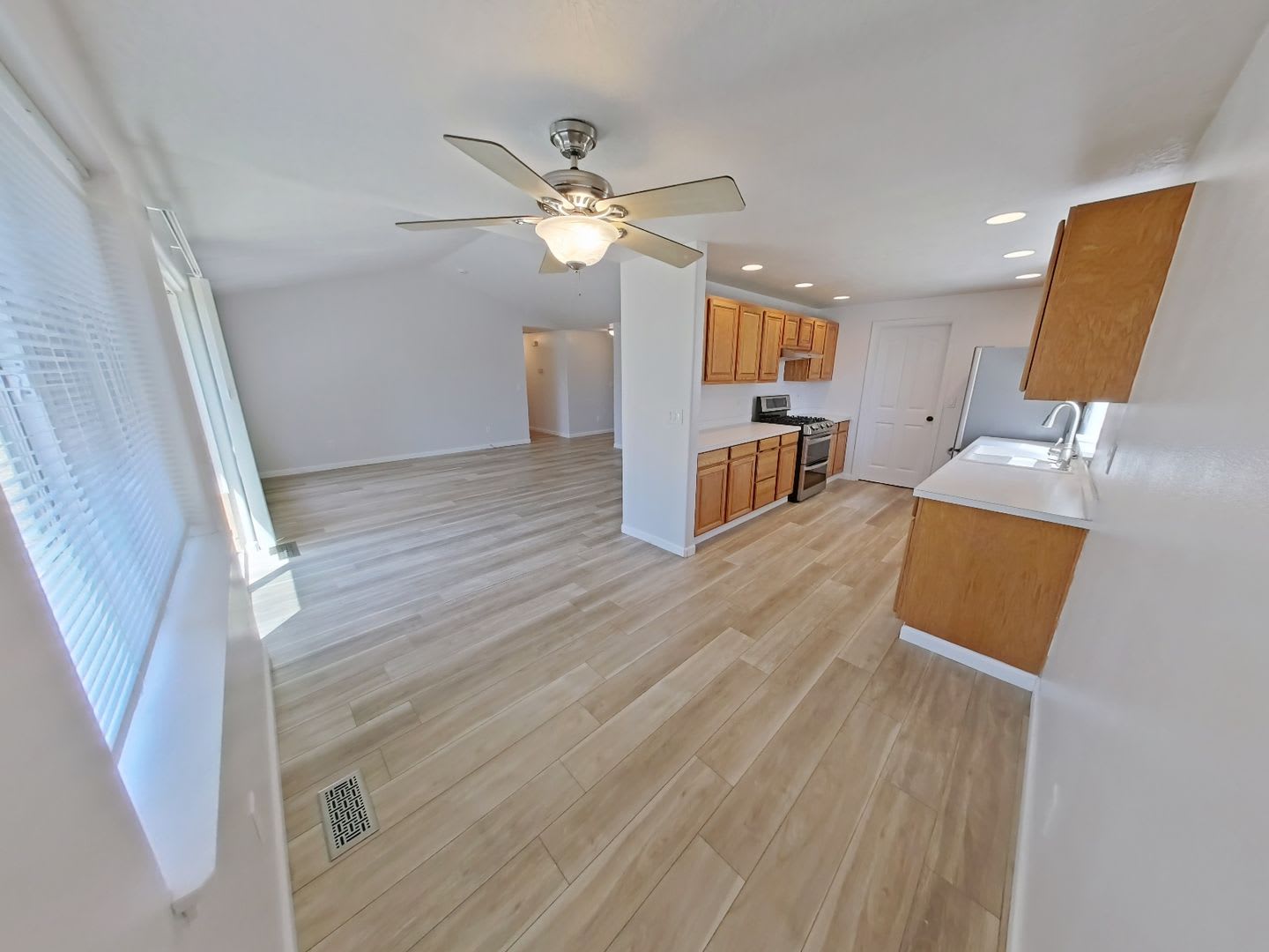 4 Bedroom On A Large Corner Lot – photo 3