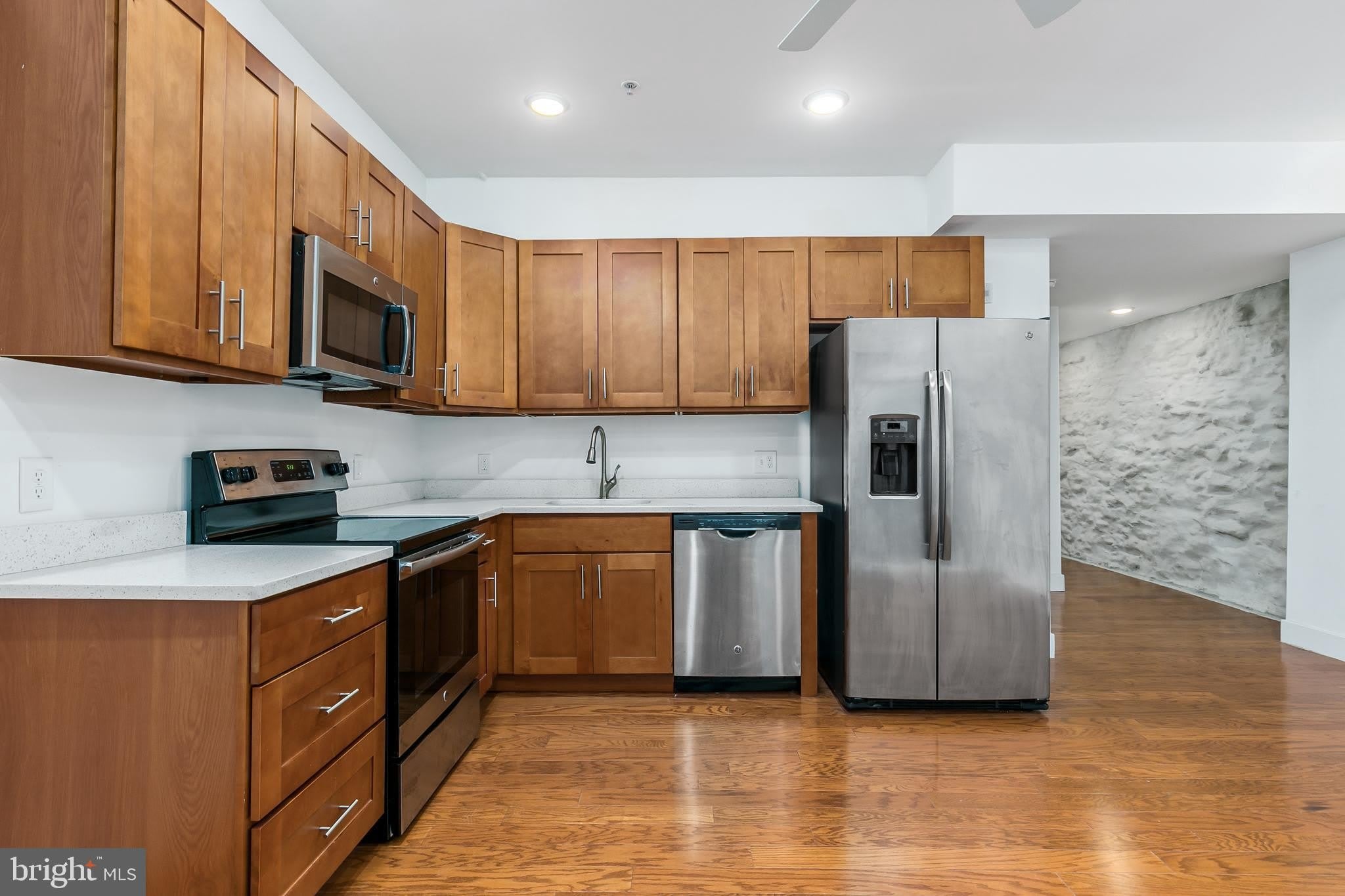 1639 POPLAR Street – photo 2