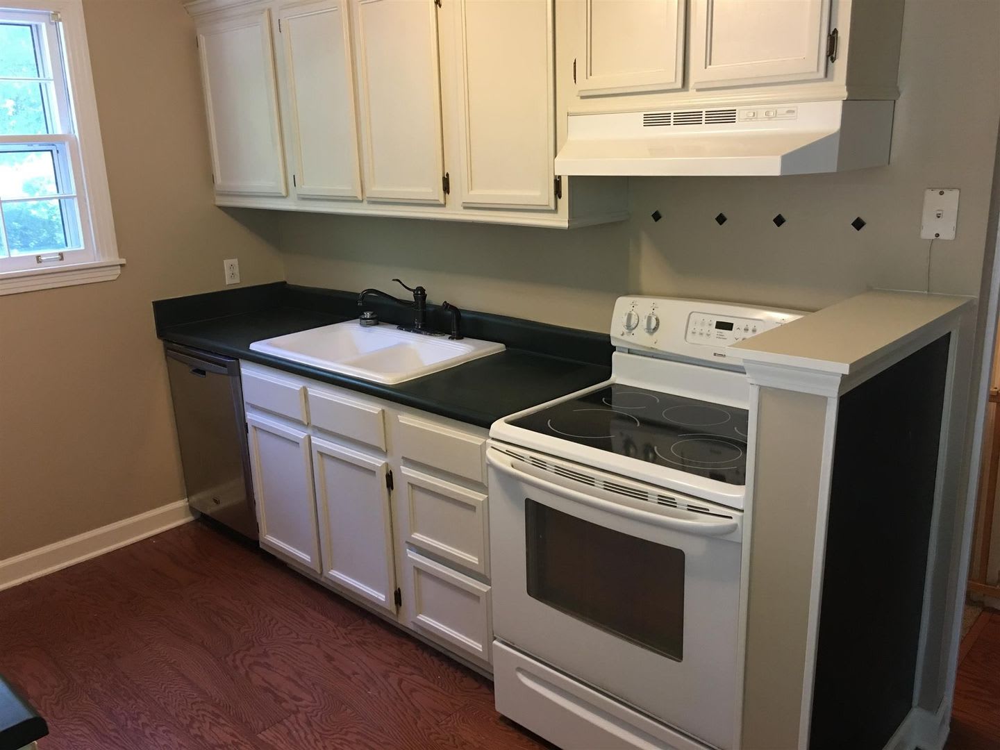 Charming 3 Bedroom 2 Bathroom Home In The Heart Of West Nashville – photo 5