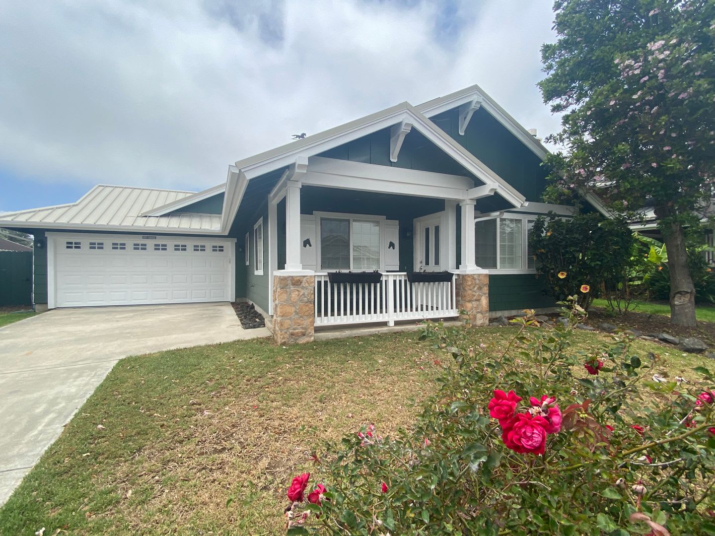 The Heart of Waimea 3BR/2BA with AC, Vaulted Ceilings, and Yard Service! – photo 1