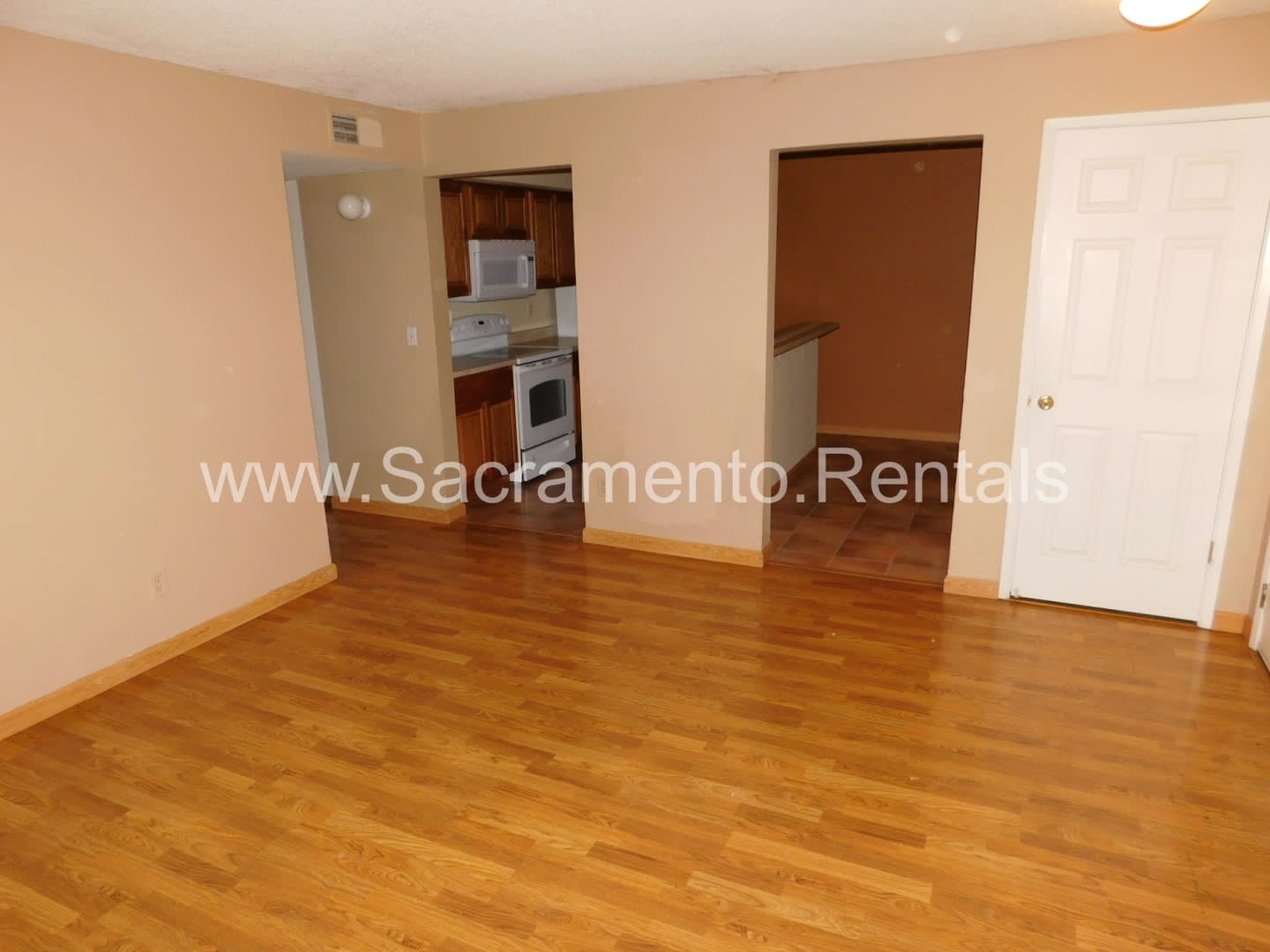 Wonderful 2bd/1+ba South Natomas Condo in Gated Community – photo 4