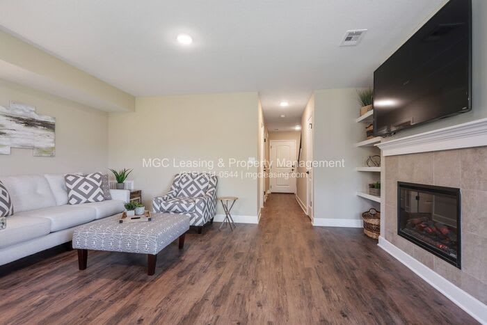 9324 North Main Street – photo 2