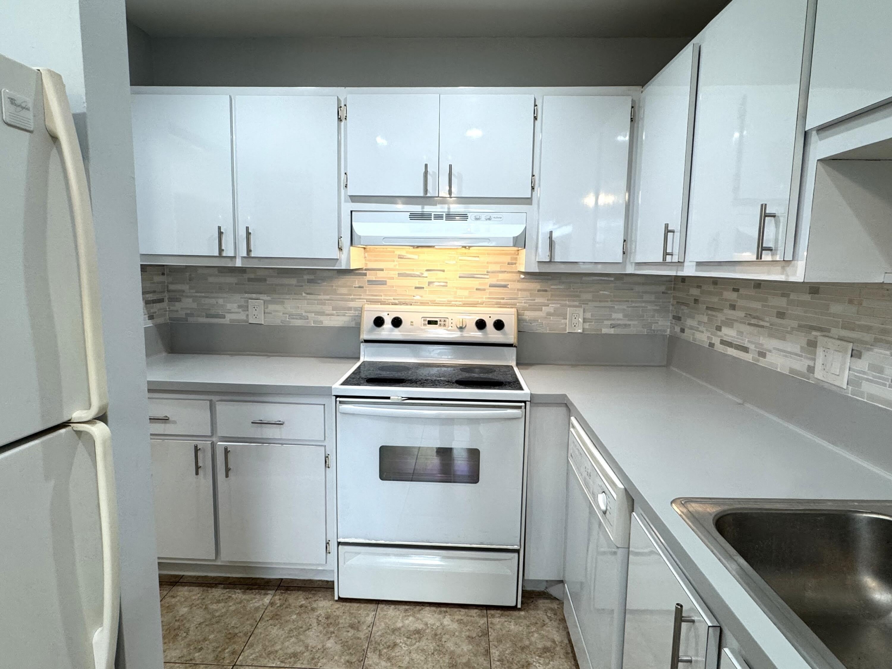 1100 Boxwood Drive – photo 2