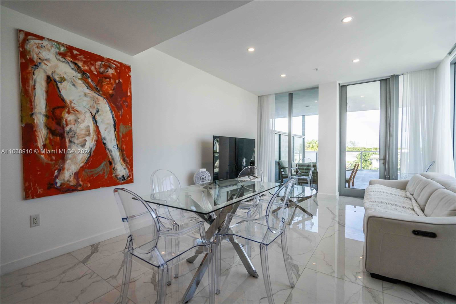 8425 Crespi Boulevard – photo 3