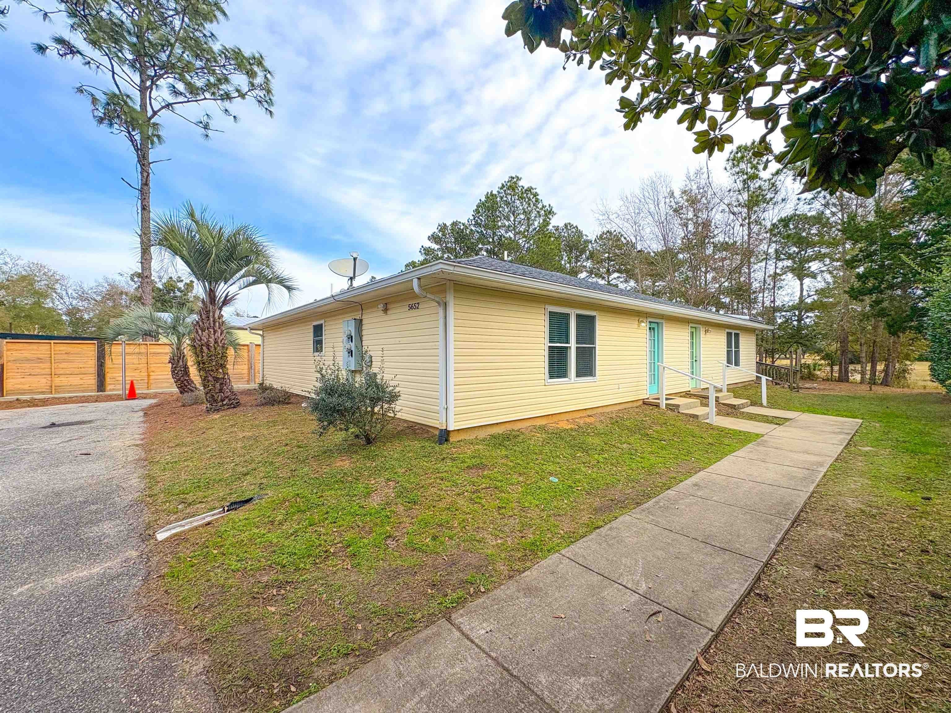 5652 Dee Street – photo 2