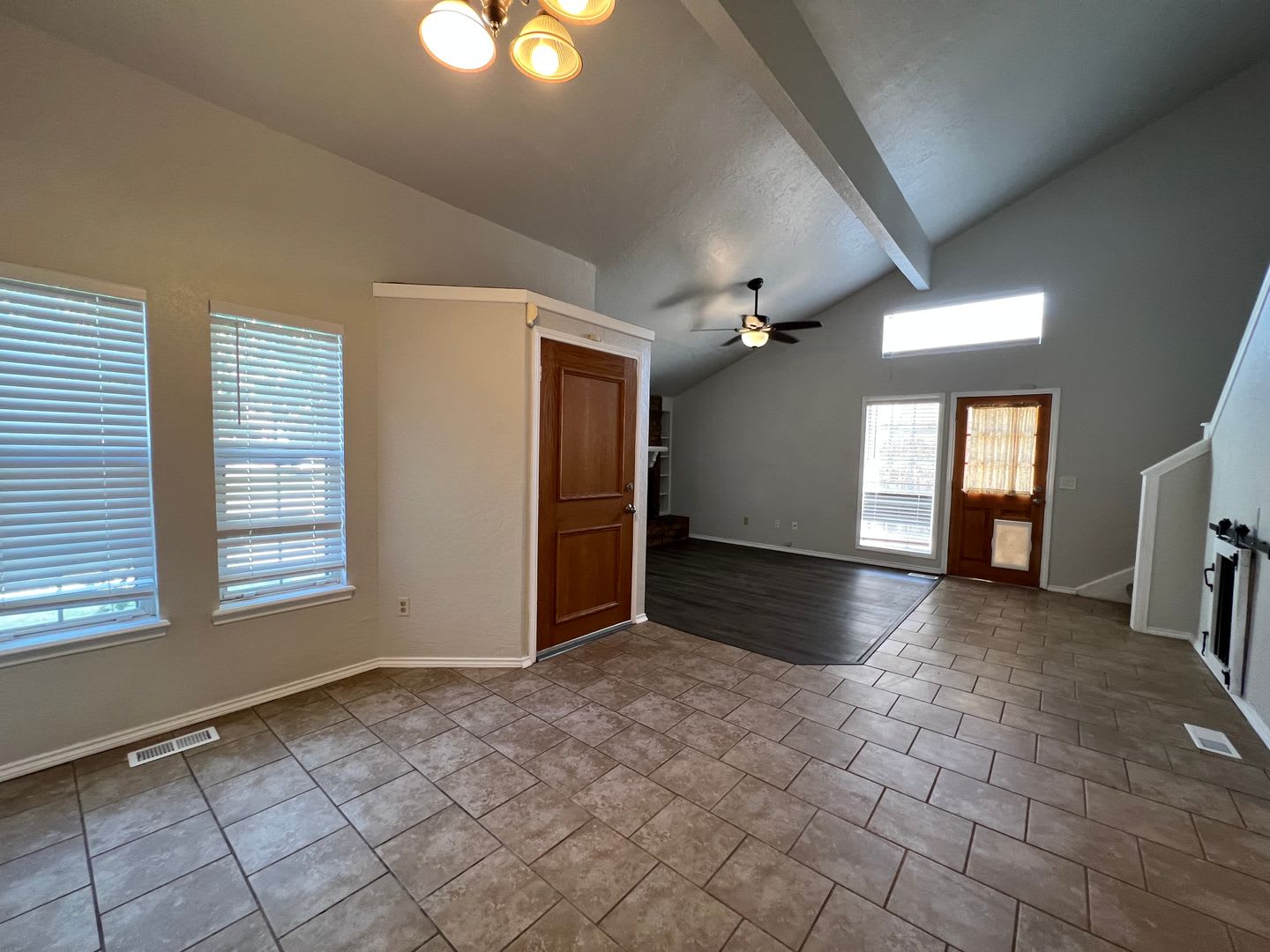 3 Bedroom 2 bathroom Moore Schools!!! $300 OFF 1st Months Rent!!! – photo 2