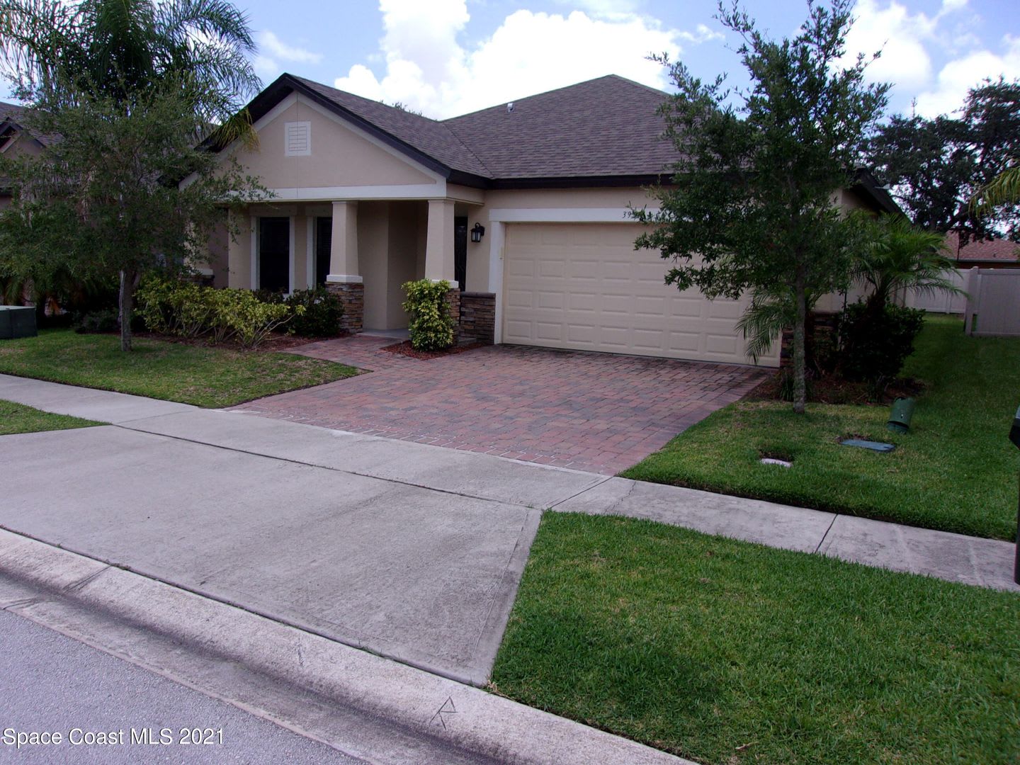 Single Family Home – photo 2