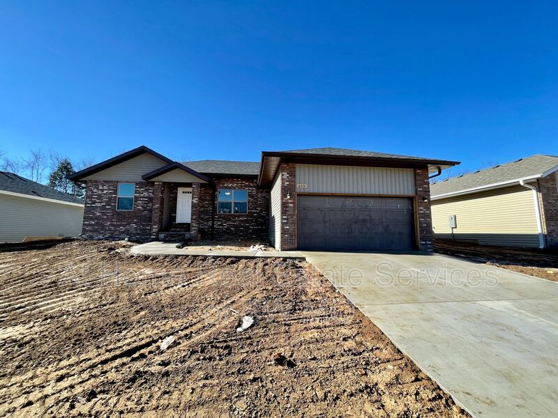 653 Southgate – photo 1