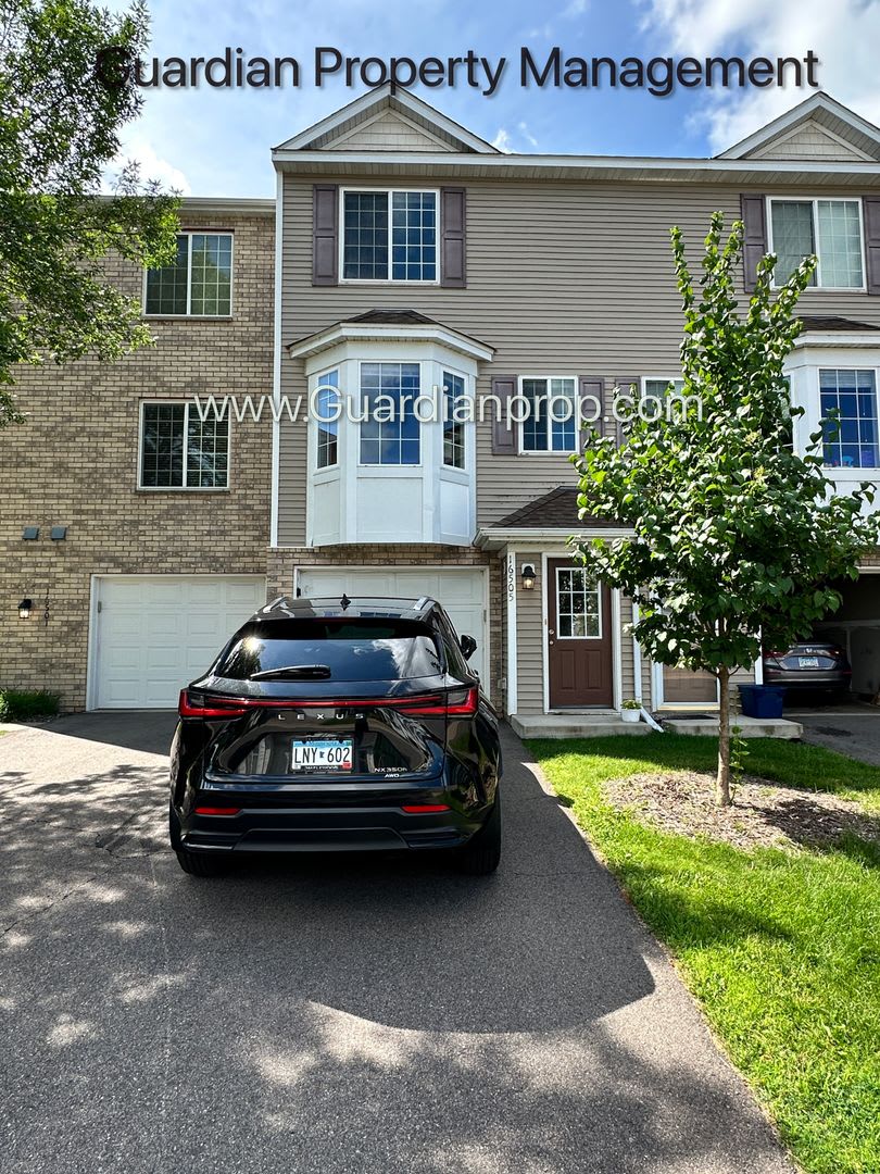 Prior Lake Town Home, 1 Car Garage, W/D, Walk out Patio, Dishwasher Available Sept – photo 1