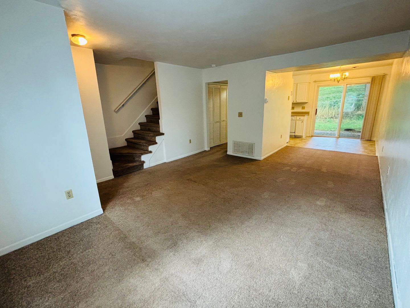 2 Bedroom, 1.5 Bath Townhouse – photo 5