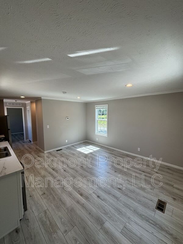212 Rosewood Avenue – photo 2