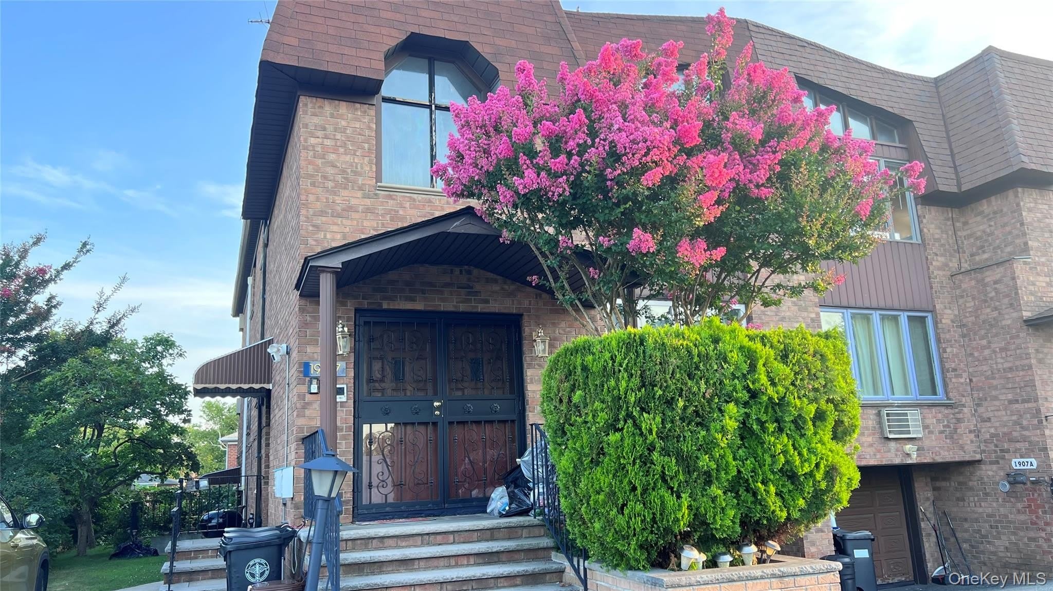 19-07 Clintonville Street – photo 1